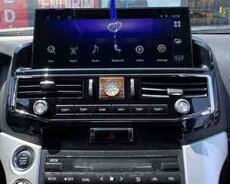 Land Cruiser tesla monitoru
